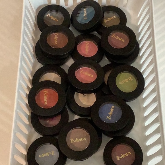 Zuliana Beauty Eyeshadow Collection - Bundle of 12 Vibrant Shades New - Picture 1 of 1